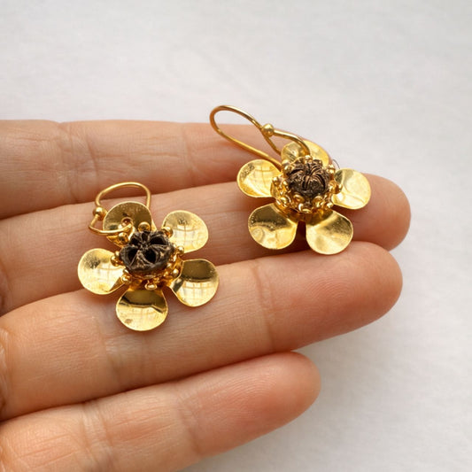 Manuka Pod Flower Gold Earrings - Samples & Seconds