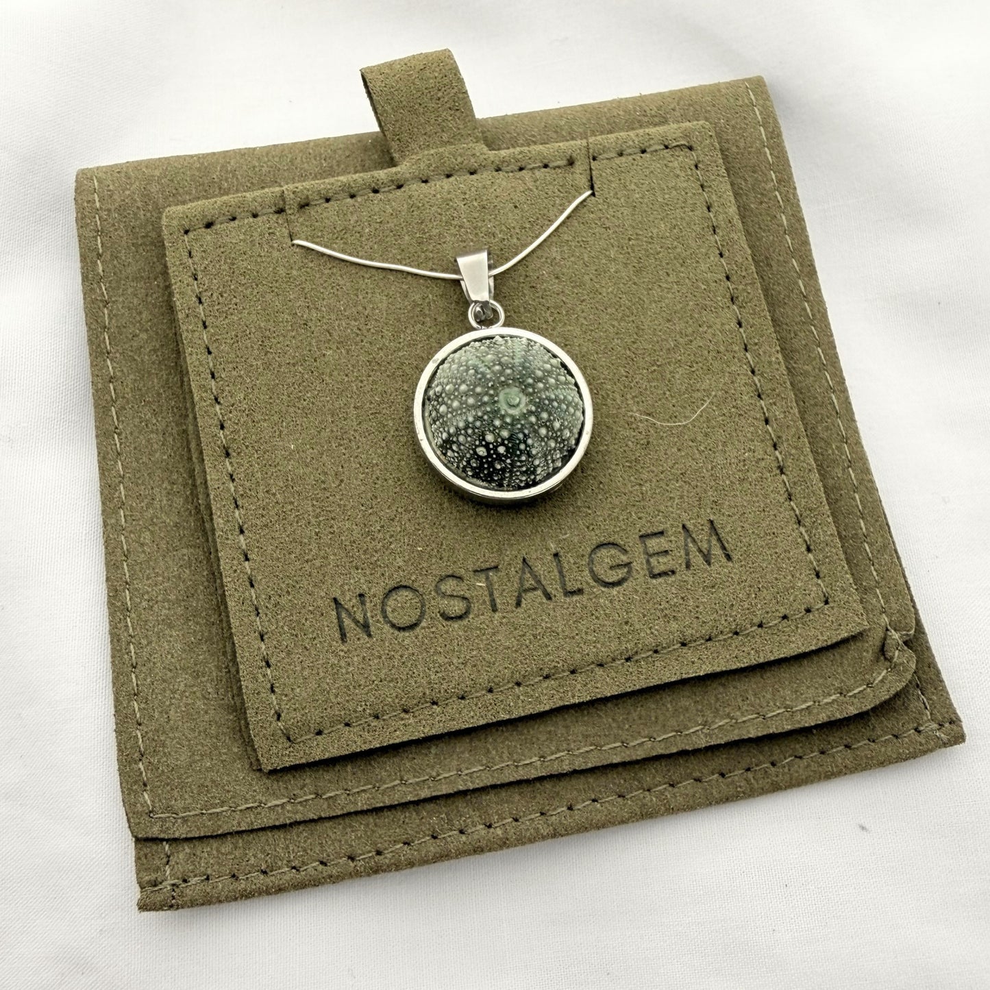 Whole Kina Round Setting Pendant (Silver)
