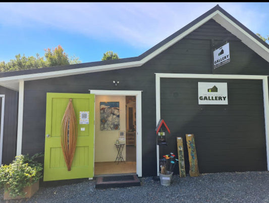 If you’re in Kerikeri, do drop by the Little Black Gallery