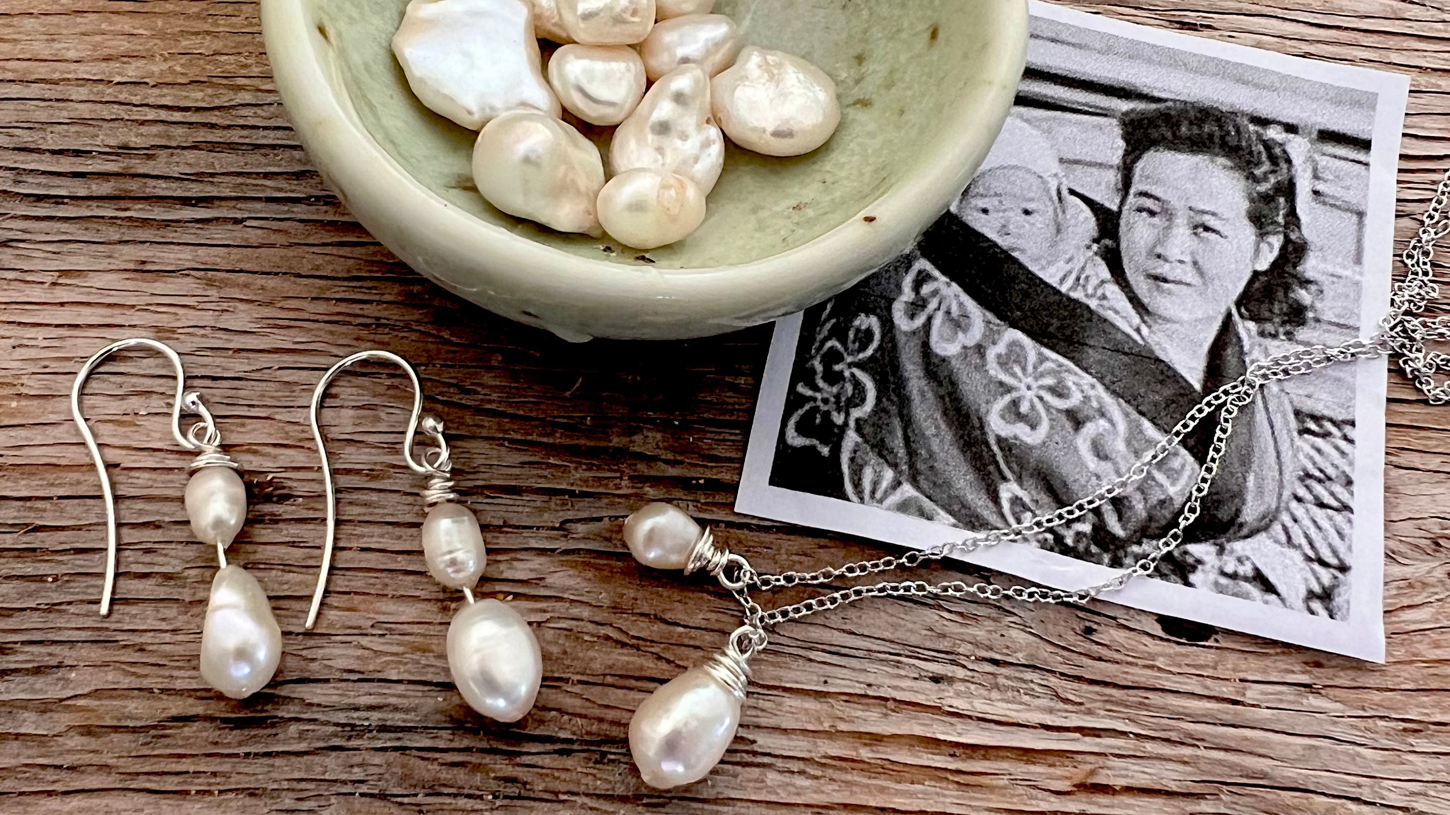Farra Natural Baroque Pearls Pendant Statement Necklace in Metallic | Lyst  UK