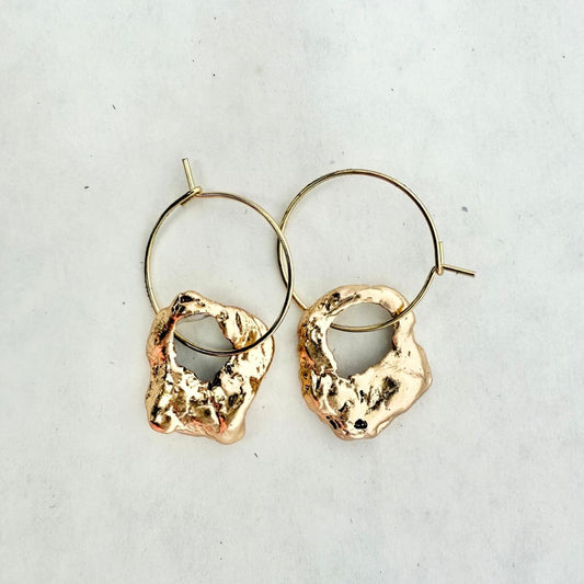 Broken Oyster Shell Earrings (Gold)