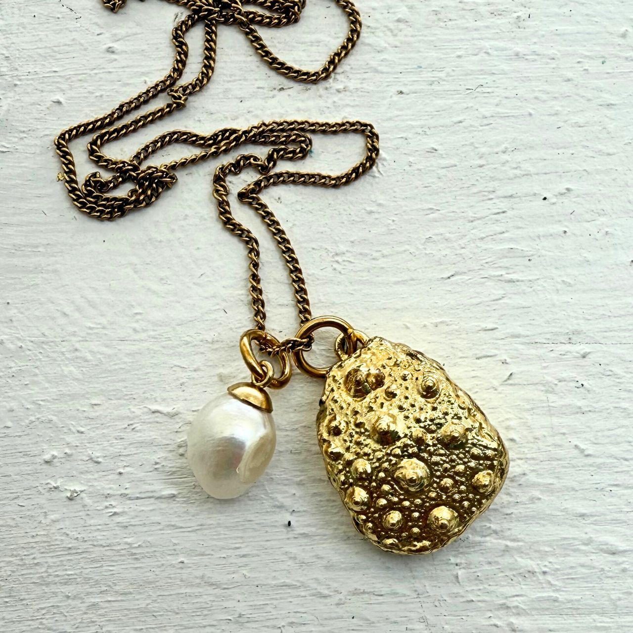 Broken Kina Shell & Baroque Pearl Necklace (Gold)