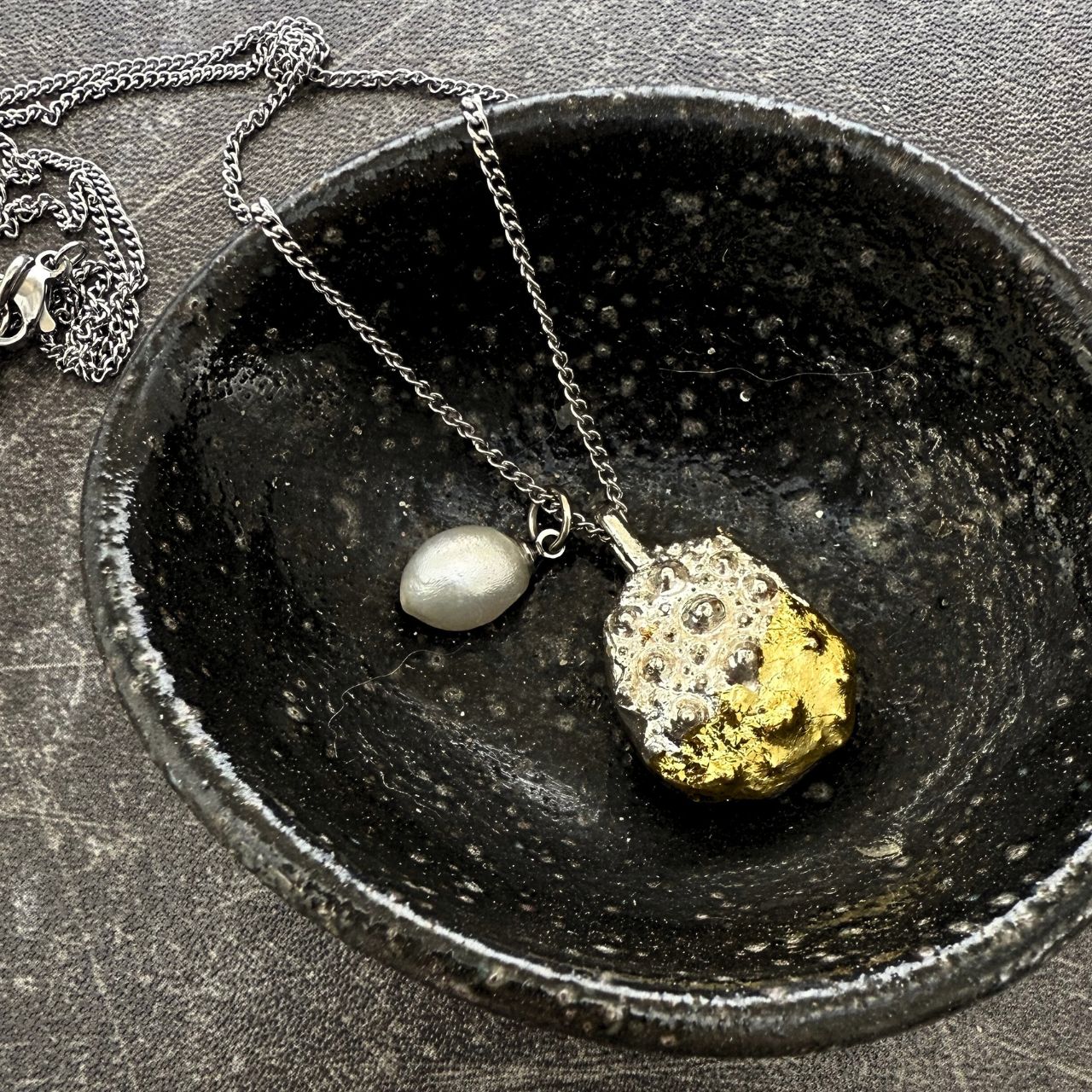 Broken Kina Shell & Baroque Pearl Necklace (Silver)