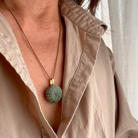 Whole Kina Single Pendant Necklace (30mm)