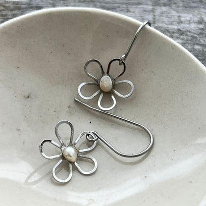 BCFM Early Bird Day 3 (20 Nov): (BF03) Manuka Flower Outline with Pearl Hook Earrings