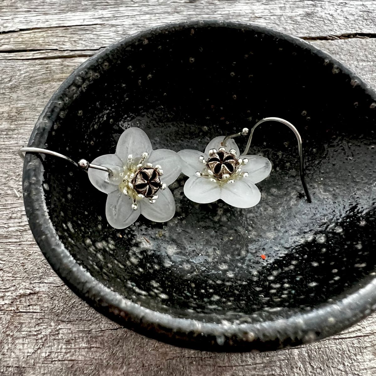 BCFM Early Bird Day 3 (20 Nov): (BF04) Manuka Pod Cloudy Acrylic Floral Earrings