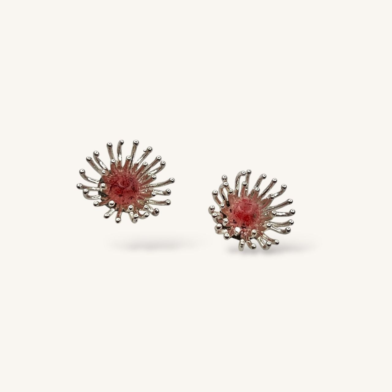 Pohutukawa Floragem Stamen Stud Earrings (Silver)