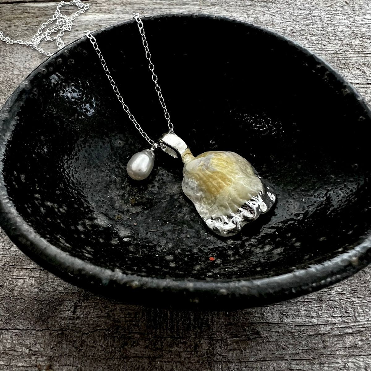 BCFM Early Bird Day 2 (19 Nov): (BT09) Jingle Shell Pendant & Rice Pearl Necklace WIth Box