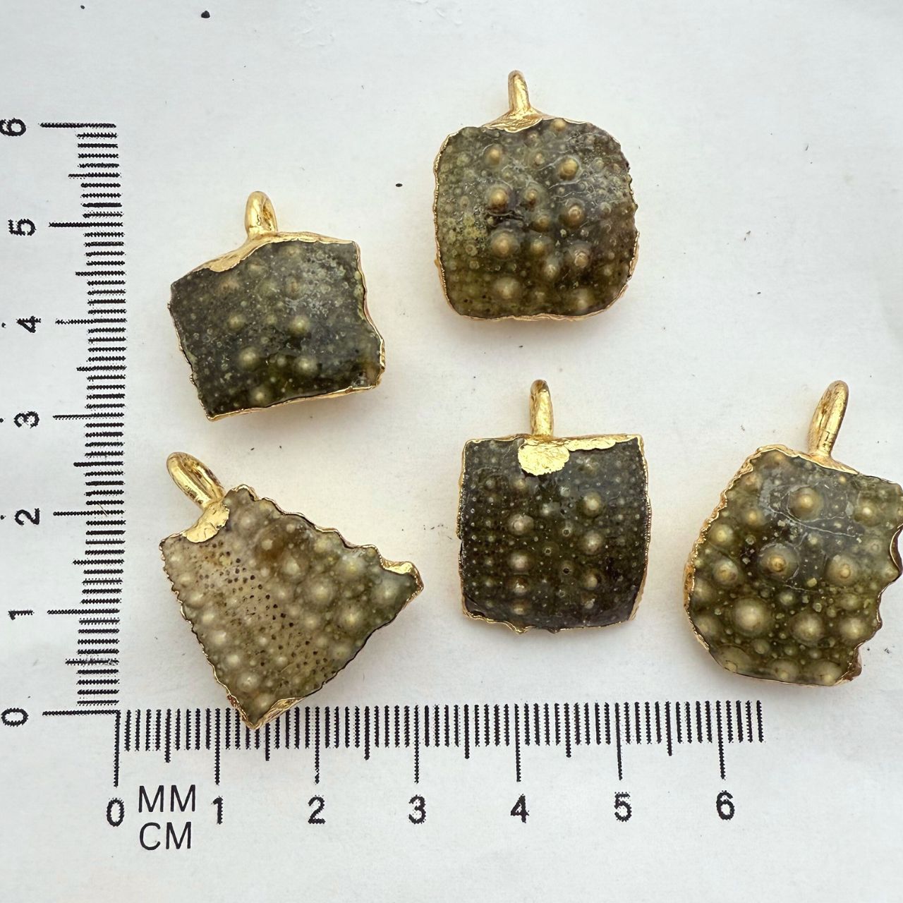 Broken kina shell and baroque pearl necklace, gold variant