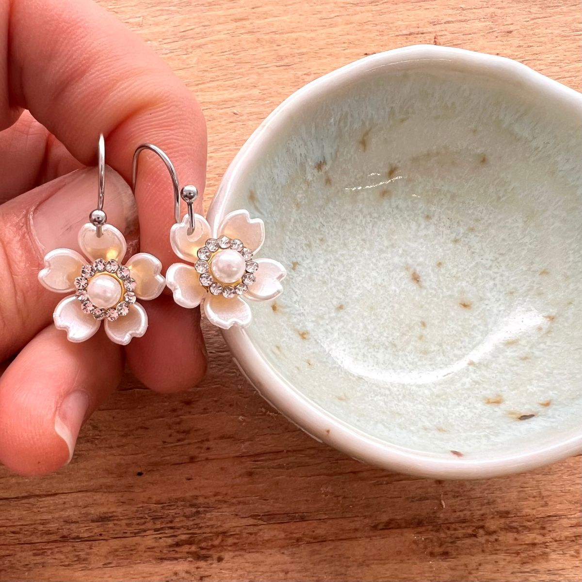 SS03 - Manuka Flower WIth Pearl Hook Earrings