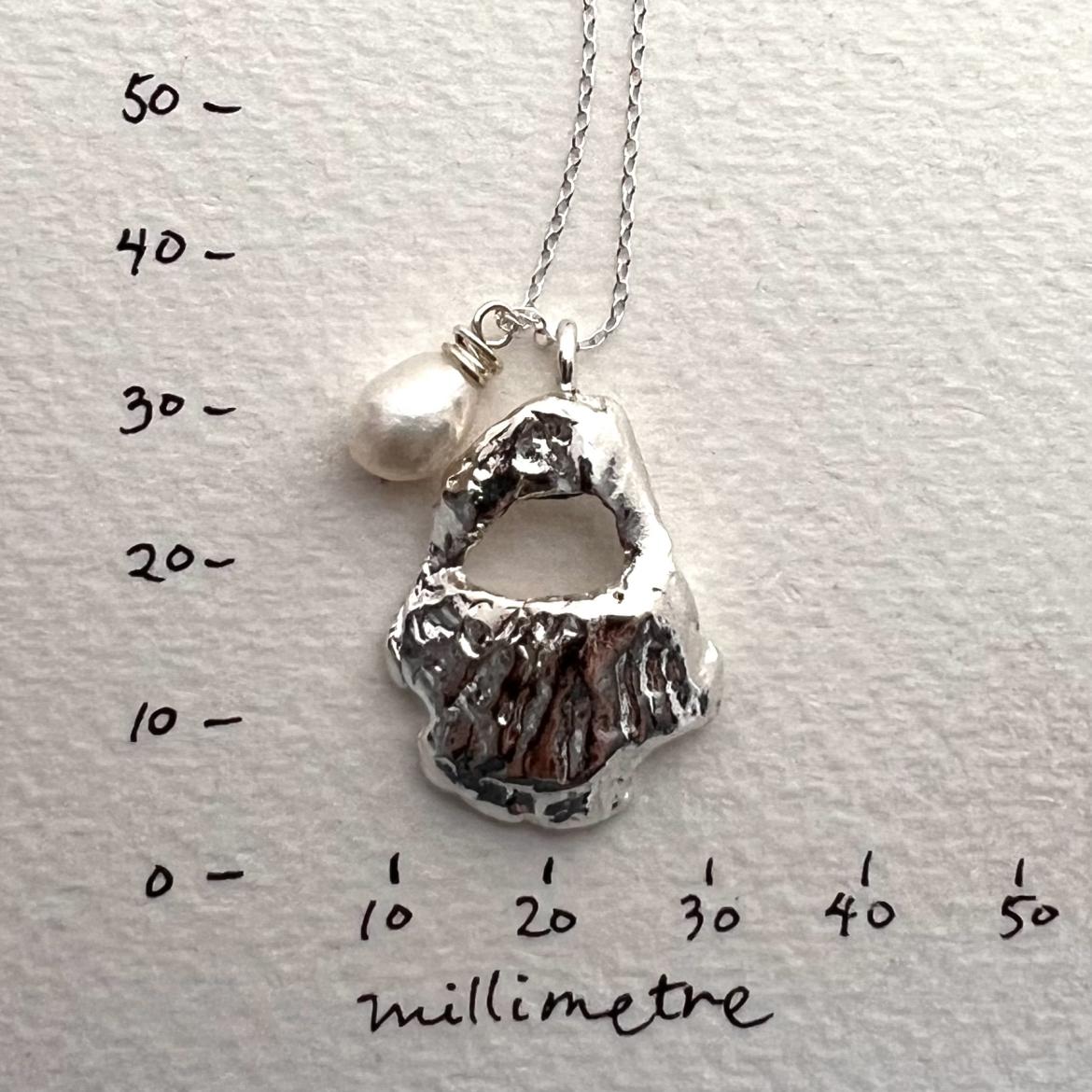 The World Is Your Oyster Shell & Pearl Necklace Silver