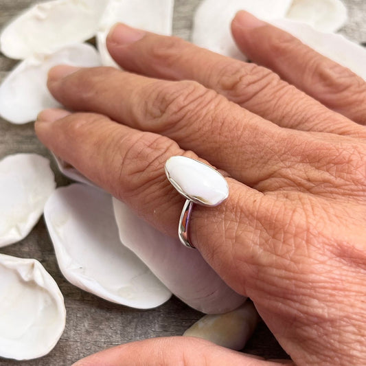 Pipi shell ring close-up detail