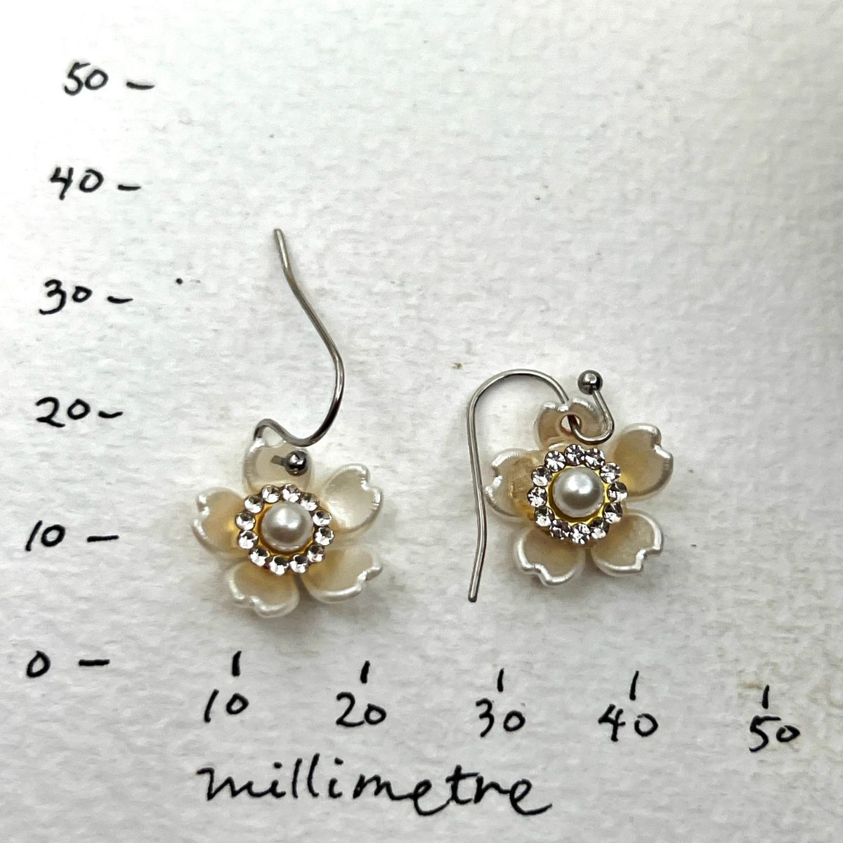 SS03 - Manuka Flower WIth Pearl Hook Earrings