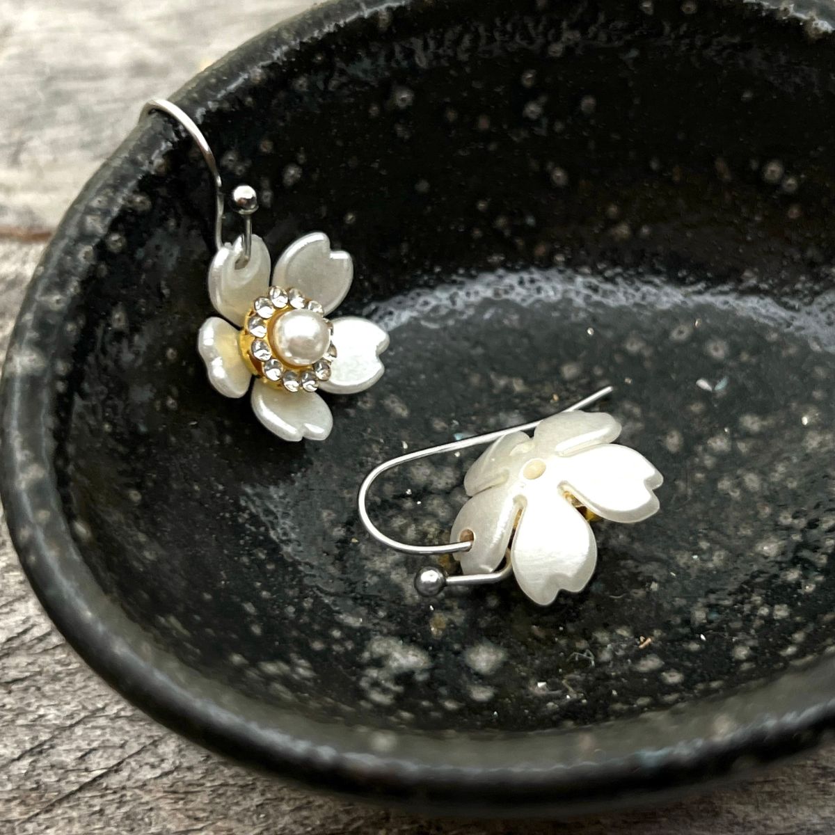 SS03 - Manuka Flower WIth Pearl Hook Earrings