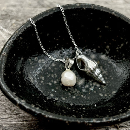 SS20 - Silver Dipped Sea Snail Whelk Shell & Pearl Necklace