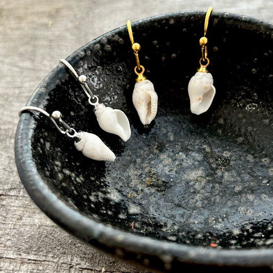 BCFM Early Bird Day 2 (19 Nov): (BT07) Tiny White Whelk Shell Hook Earrings No Box