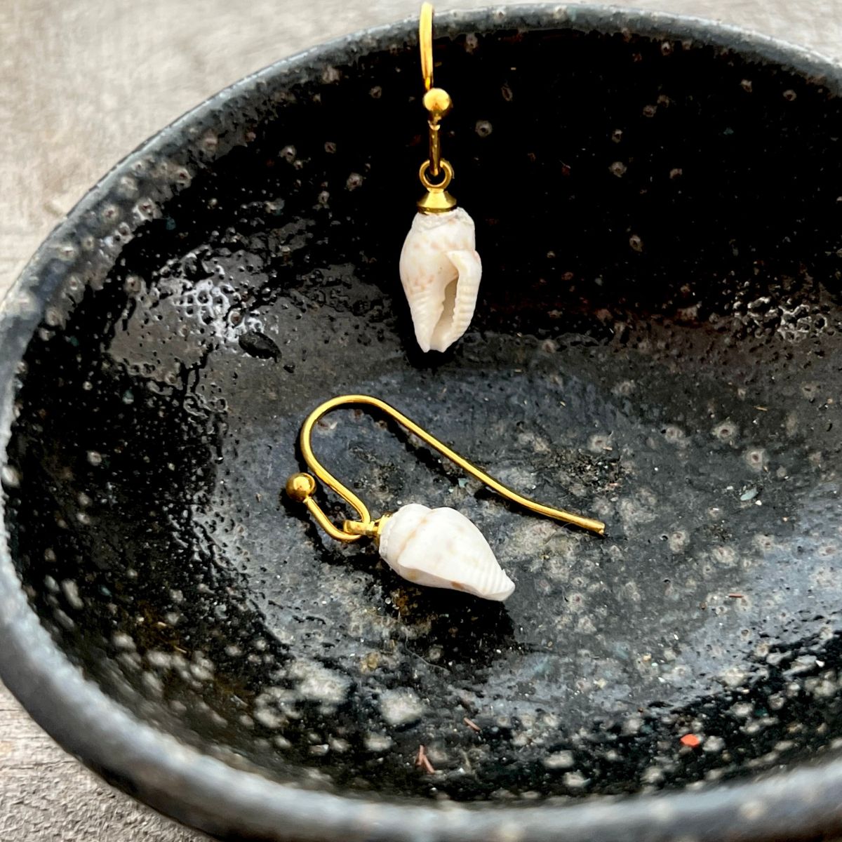 BCFM Early Bird Day 2 (19 Nov): (BT07) Tiny White Whelk Shell Hook Earrings No Box